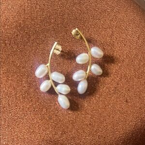 Elegant Gold and White Pearl Earrings